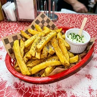 بطاطس رفيعة, دخان وخبز