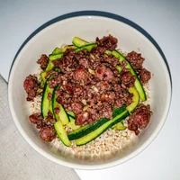 Hack-Zucchini-Bowl, Blattwerk