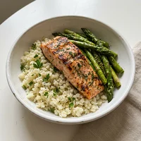 Lachs-Blumenkohlreis-Bowl, Kraftküche