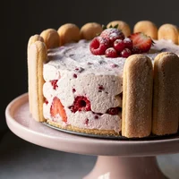 Rote Grütze mit Vanillesoße, Café-Konditorei Oma Hilde