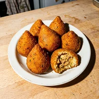 चिकन समोसा (2 पीस), शर्मा जी का समोसा कॉर्नर