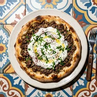 Lahmacun mit Lamm, Sesam & Salz