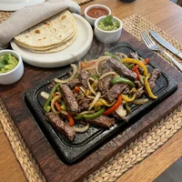 Fajitas de Res, Cantina Las Calacas