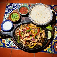 Fajitas de pollo, Cantina Tres Nopales