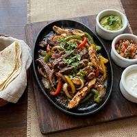 Fajitas mixtas, Cantina Tres Nopales