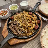 Fajitas mixtas de la fonda, Fonda Las Cazuelas