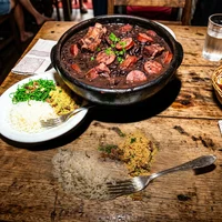 Feijoada de la olla de hierro, Cantinho Mineiro