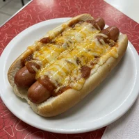 Deux steamés, Le Chien Chaud