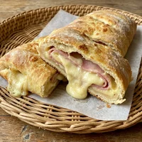 ハムとチーズのシュネッケ, ドイツパン工房 シュヴァルツ
