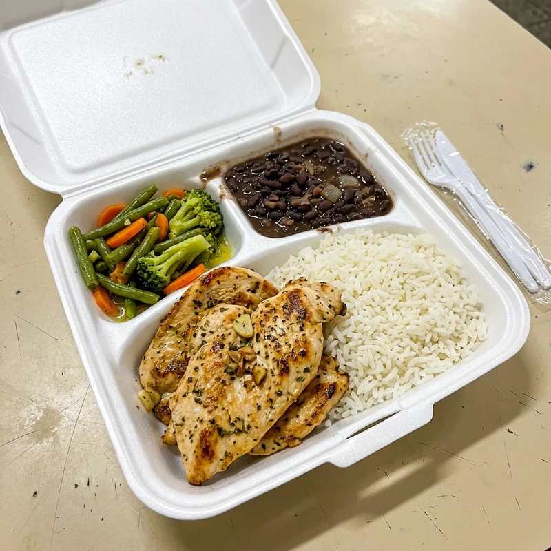 Poulet grillé, riz et haricots verts, La Gamelle du Midi
