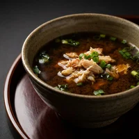 شوربة ميسو بالسرطان, مرسى السوشي