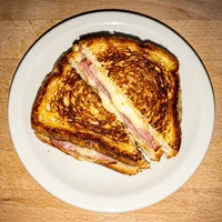Toast cotto e provola, Da Uccio