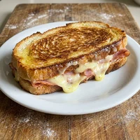 Tosta mista, Broa & Companhia