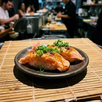 Nigiri saumon flambé (2 pièces), Izakaya Hinode
