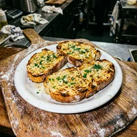 Pan de masa madre con ajo, Masa Madre Pizzería