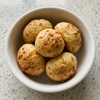 خبز الجبن بالحليب, خمير وجباب