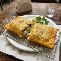 Bacalao con pasas, Empanadillas La Abuela Carmen