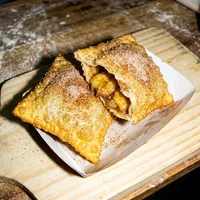 Banana con canela, Empanadas Doña Chela