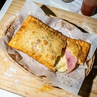 Jamón y queso, Empanadas Doña Chela