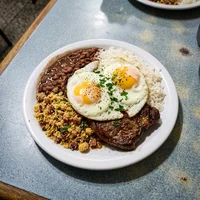 Huevos fritos con papas y jamón, Táper del Barrio