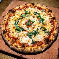 Pizza Margherita, Pizzeria Da Salvatore