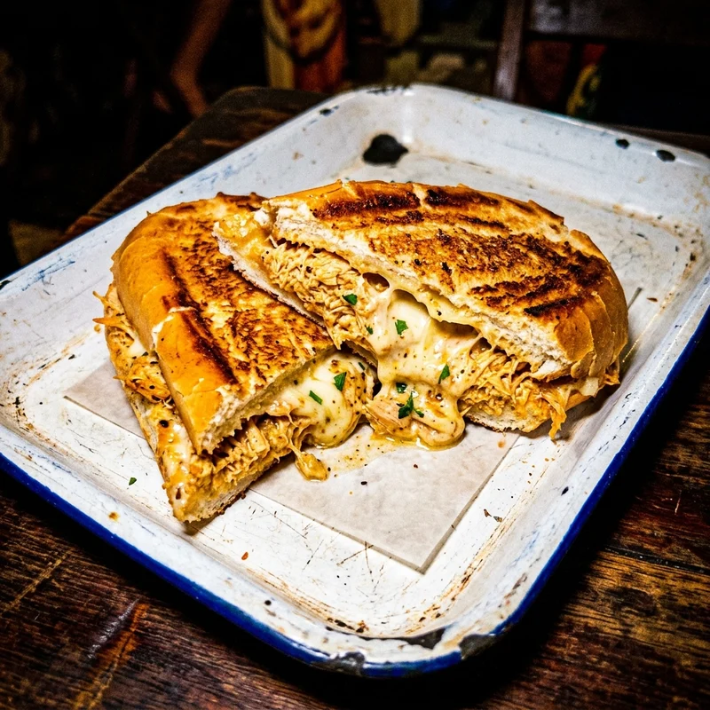 Panino caldo pollo e formaggio, Toasteria Marisa