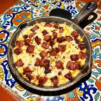 Queso fundido con chorizo, Burritos La Güera