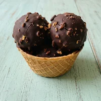 Cucurucho bañado en chocolate, Heladería La Esquinita