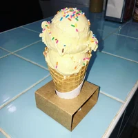 Barquillo de fresa con crema, Paletería Sol de Mayo