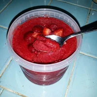 Pote de 1/2 kg de frutilla a la crema, Heladería Cuarto Kilo
