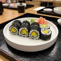 رول المانجو والسلمون, مرسى السوشي