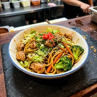 Yakisoba de pollo, Kaito Sushi Rolls
