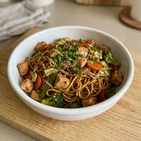 Tallarín saltado de pollo, Chifa Dragón de Oro