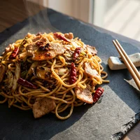 Yakisoba picante, El Rollo Dorado